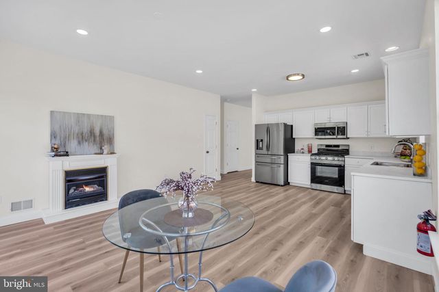 4 QUAIL RD, Barnegat, NJ 08005