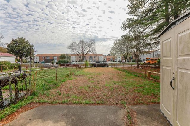 1232 Clydesdale LN, Virginia Beach, VA 23464