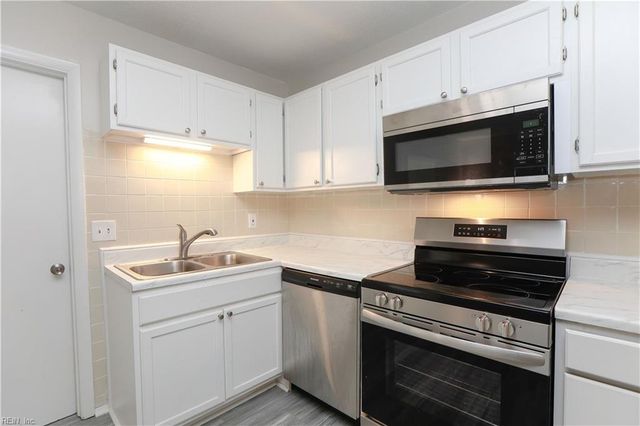 1232 Clydesdale LN, Virginia Beach, VA 23464