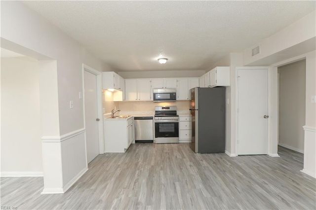 1232 Clydesdale LN, Virginia Beach, VA 23464