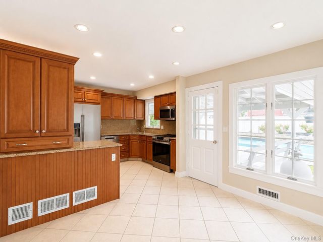 20 Priscilla Lane, Port Chester, NY 10573