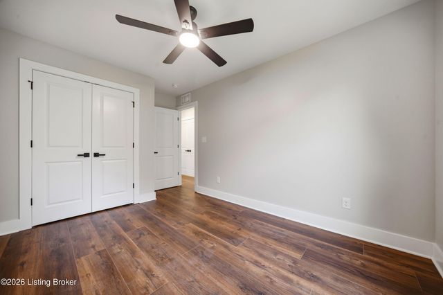 2004 Park Woods Rd, Crestwood, KY 40014