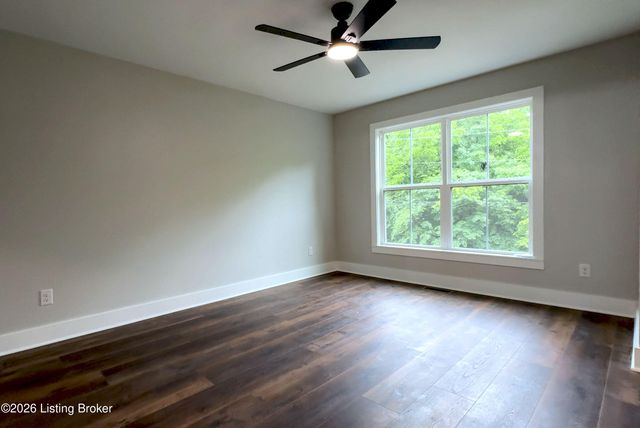 2004 Park Woods Rd, Crestwood, KY 40014