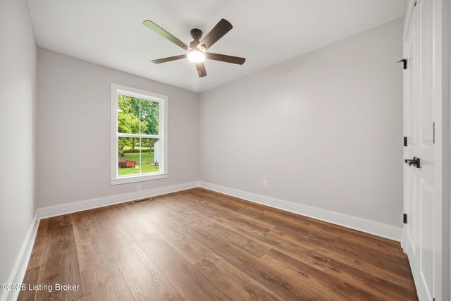 2004 Park Woods Rd, Crestwood, KY 40014