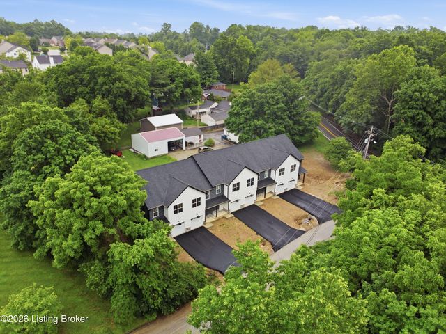 2004 Park Woods Rd, Crestwood, KY 40014