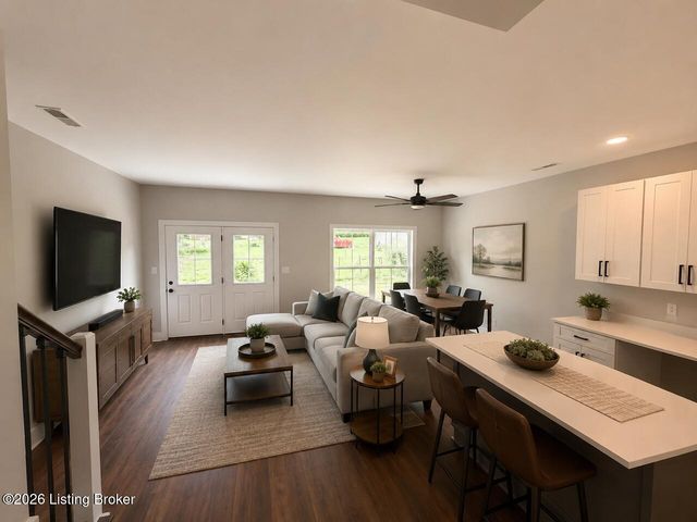 2004 Park Woods Rd, Crestwood, KY 40014