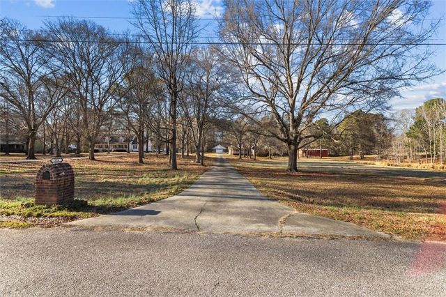 326 Twin Oaks Drive, Monroe, GA 30655