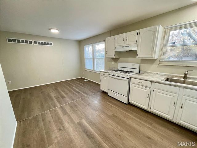 10149 Royal Drive, St Louis, MO 63136