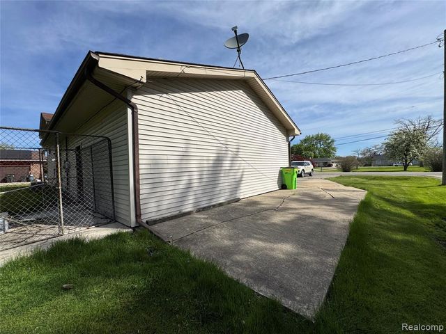 32520 Sutton Road, Chesterfield, MI 48047