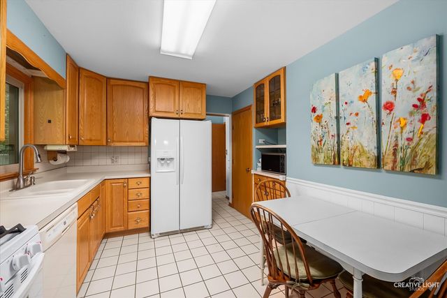 160 Forest Park Lane, Hoffman Estates, IL 60169