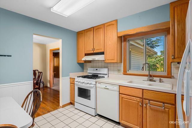 160 Forest Park Lane, Hoffman Estates, IL 60169