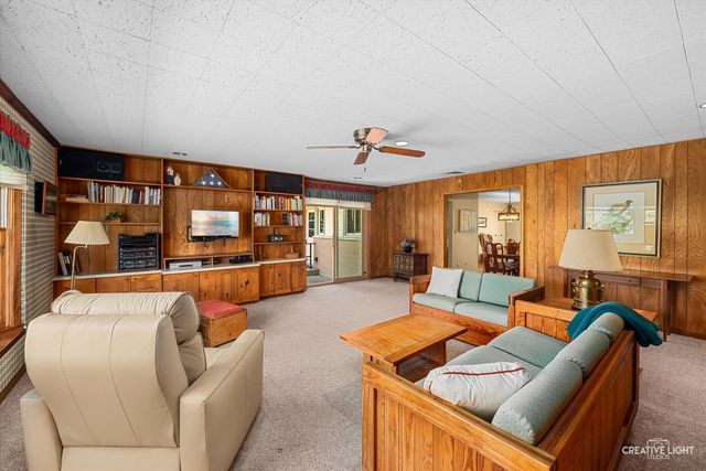 160 Forest Park Lane, Hoffman Estates, IL 60169