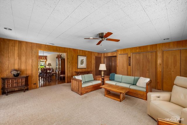 160 Forest Park Lane, Hoffman Estates, IL 60169