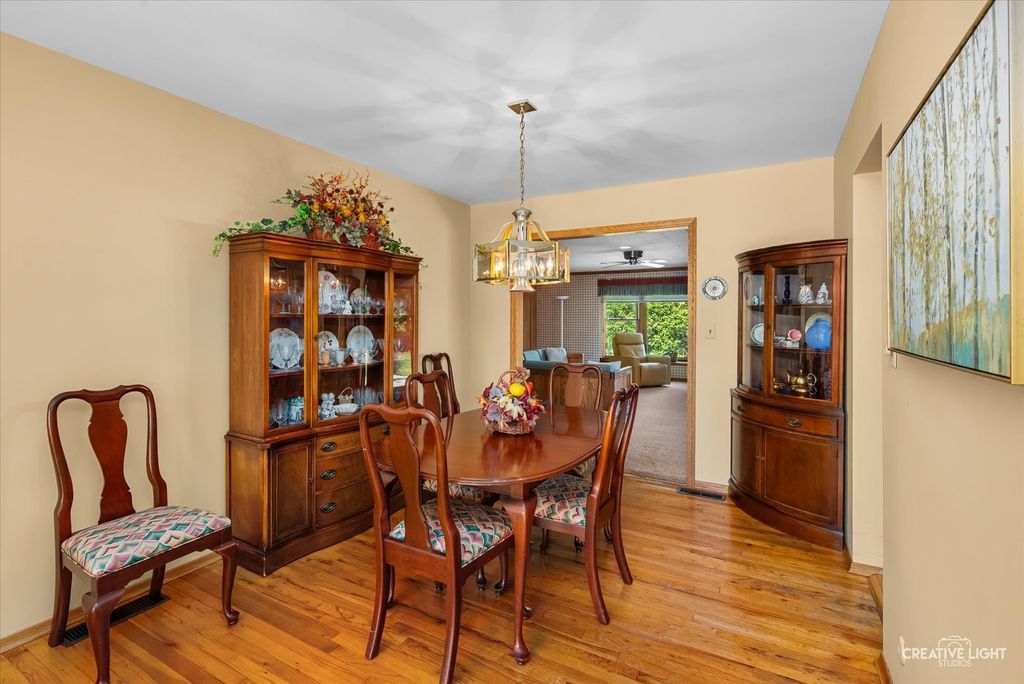 160 Forest Park Lane, Hoffman Estates, IL 60169 — photo 5