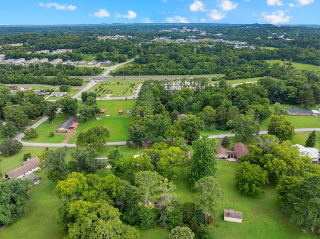 102 Jefferson Dr, Columbia, TN 38401