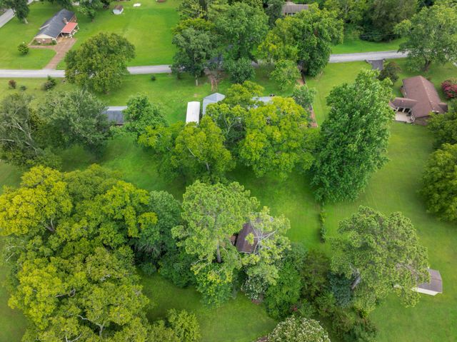 102 Jefferson Dr, Columbia, TN 38401