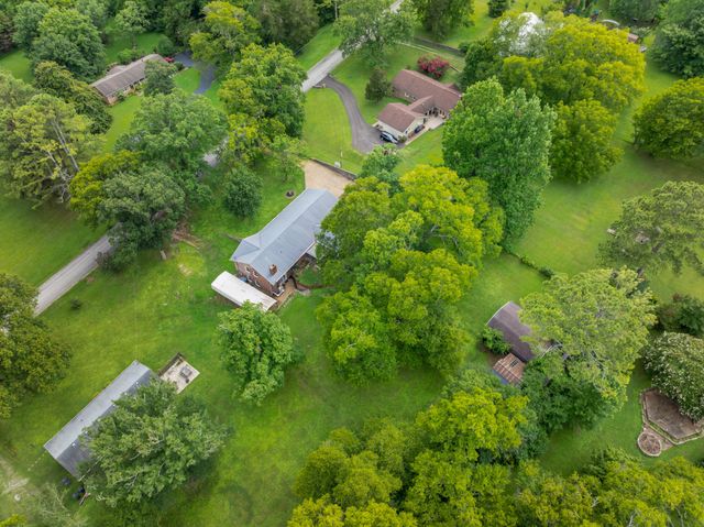 102 Jefferson Dr, Columbia, TN 38401