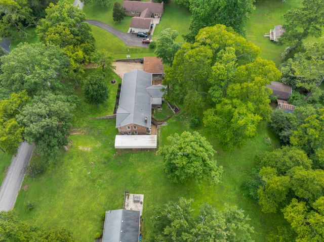 102 Jefferson Dr, Columbia, TN 38401
