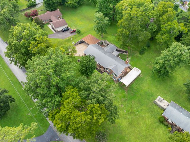 102 Jefferson Dr, Columbia, TN 38401
