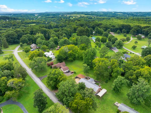 102 Jefferson Dr, Columbia, TN 38401