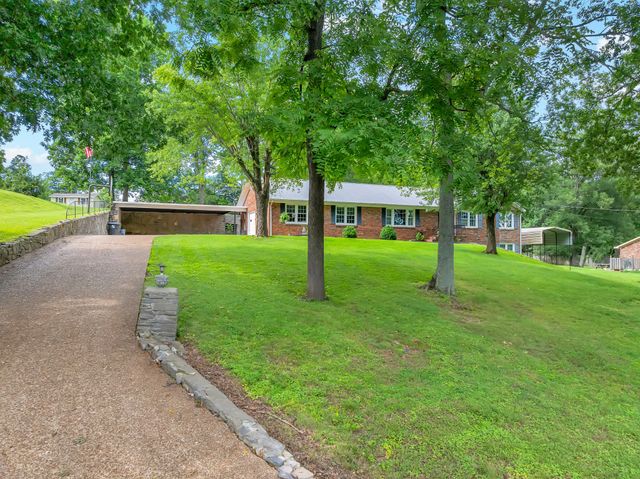 102 Jefferson Dr, Columbia, TN 38401