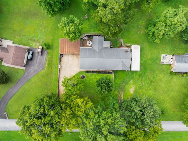 102 Jefferson Dr, Columbia, TN 38401