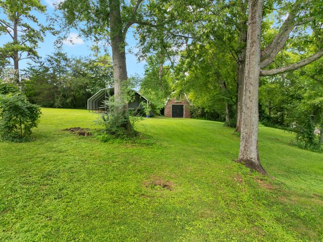 102 Jefferson Dr, Columbia, TN 38401