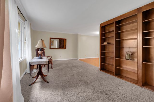 102 Jefferson Dr, Columbia, TN 38401