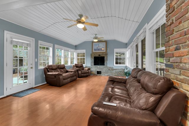102 Jefferson Dr, Columbia, TN 38401