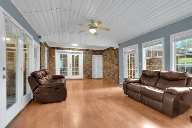 102 Jefferson Dr, Columbia, TN 38401