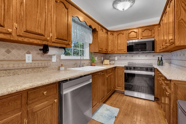 102 Jefferson Dr, Columbia, TN 38401