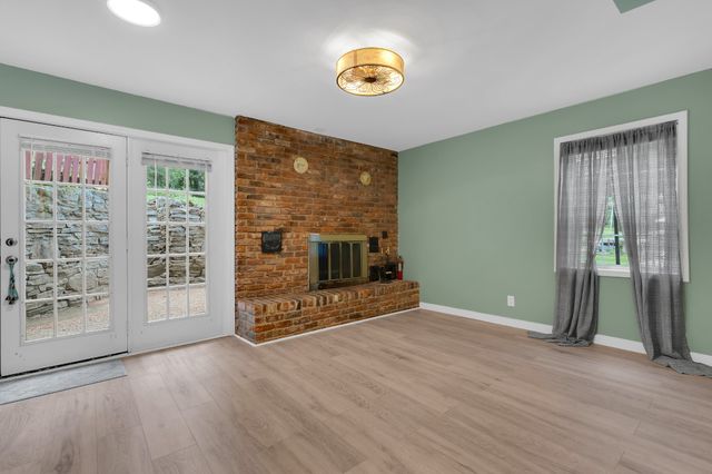 102 Jefferson Dr, Columbia, TN 38401