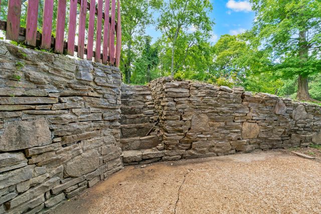 102 Jefferson Dr, Columbia, TN 38401