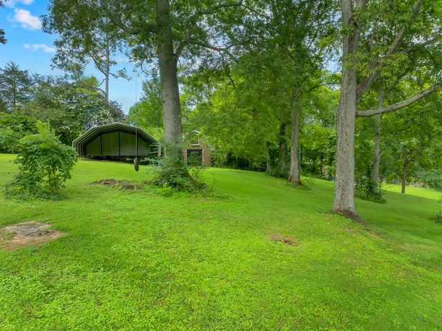 102 Jefferson Dr, Columbia, TN 38401