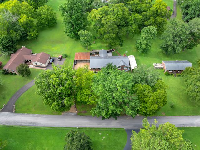 102 Jefferson Dr, Columbia, TN 38401