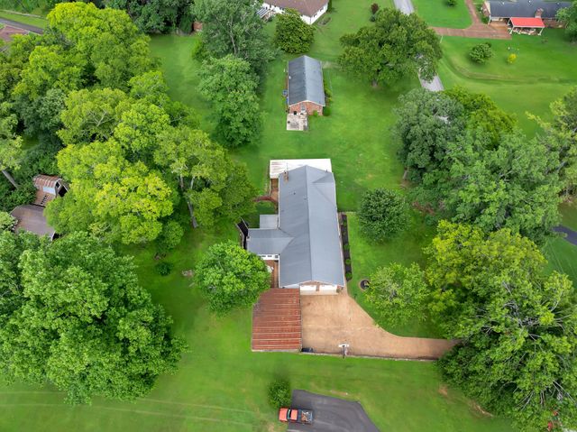 102 Jefferson Dr, Columbia, TN 38401