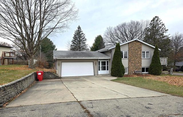 2740 S Nakoma Court, Beloit, WI 53511