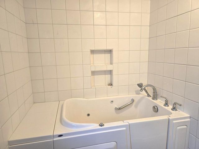 2740 S Nakoma Court, Beloit, WI 53511