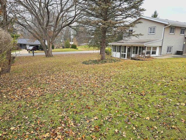 2740 S Nakoma Court, Beloit, WI 53511