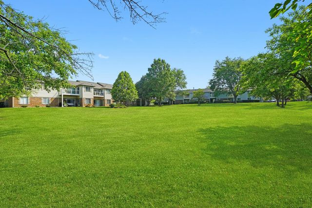 1505 MERCURY Drive 6, Schaumburg, IL 60193