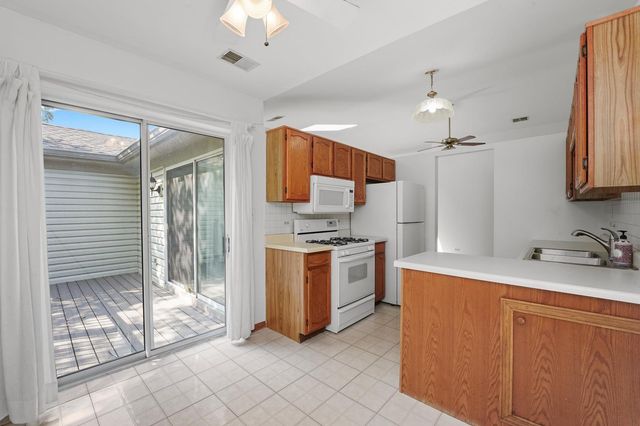 1505 MERCURY Drive 6, Schaumburg, IL 60193