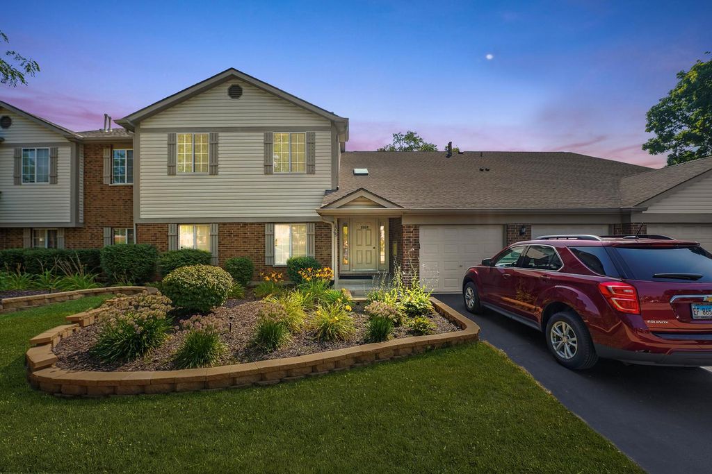 1505 MERCURY Drive 6, Schaumburg, IL 60193