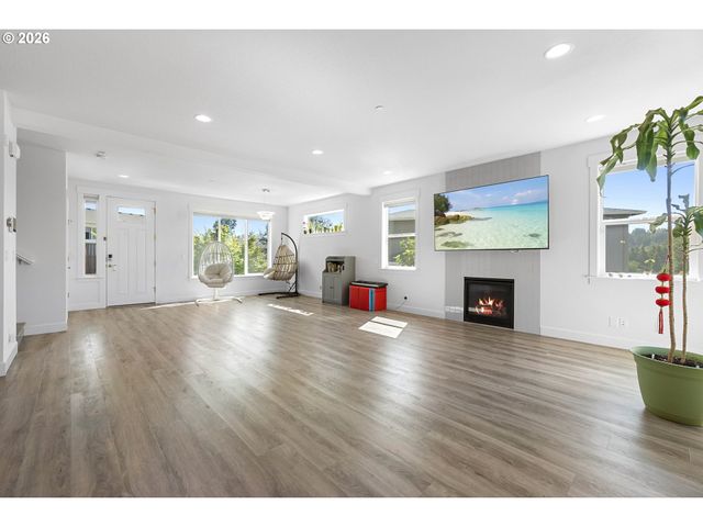 12740 Se GATEWAY Dr, Happy Valley, OR 97086