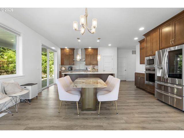 12740 Se GATEWAY Dr, Happy Valley, OR 97086