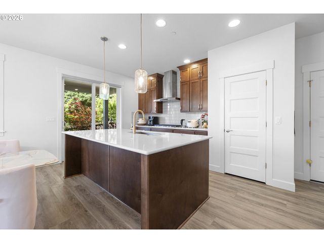 12740 Se GATEWAY Dr, Happy Valley, OR 97086