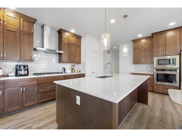 12740 Se GATEWAY Dr, Happy Valley, OR 97086