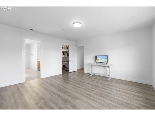 12740 Se GATEWAY Dr, Happy Valley, OR 97086