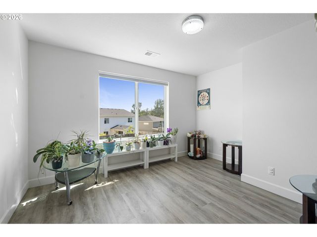 12740 Se GATEWAY Dr, Happy Valley, OR 97086