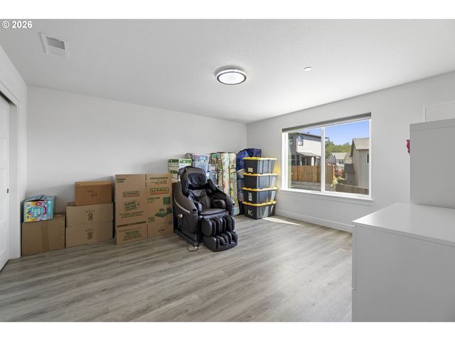 12740 Se GATEWAY Dr, Happy Valley, OR 97086