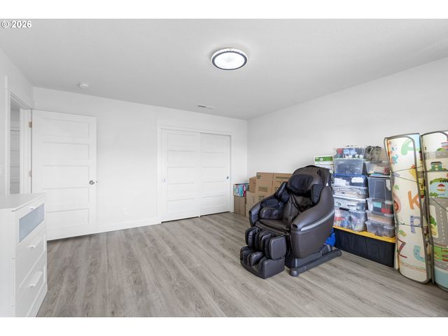 12740 Se GATEWAY Dr, Happy Valley, OR 97086